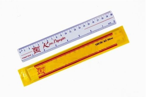 Thước kẻ nhựa
